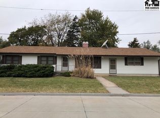610 N 1st St, Canton, KS 67428