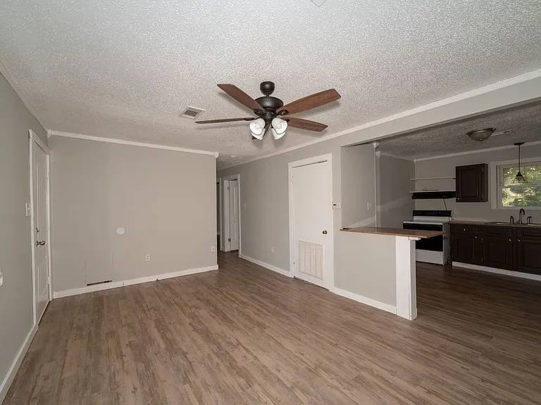 610 N Fir St — Photo 6
