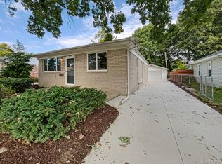 22421 Violet St, Saint Clair Shores, MI 48082