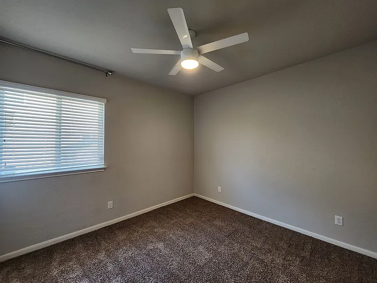 338 Oak Creek Way — Photo 35