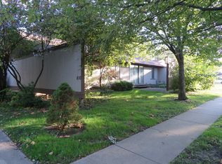 810 Sunset Dr APT 1, Urbana, IL