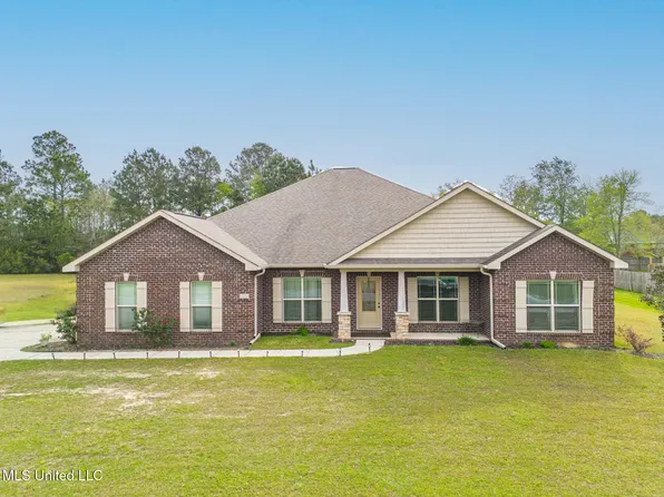 12112 Poplar Dr, Ocean Springs, MS 39565