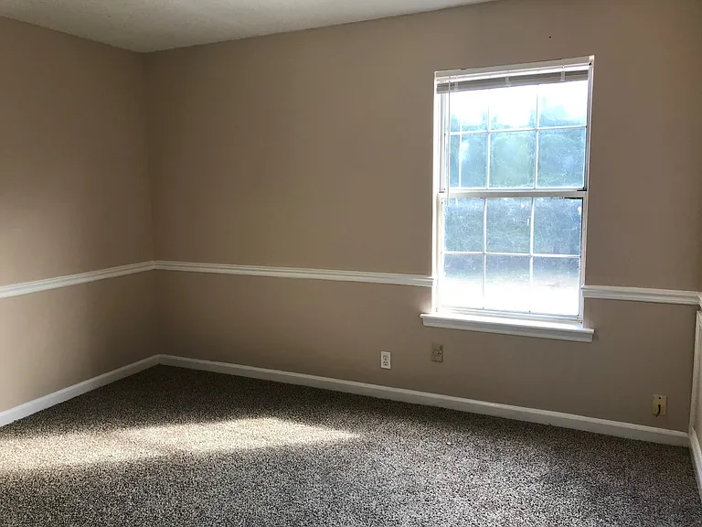 2563 Carriage Dr #B — Photo 10