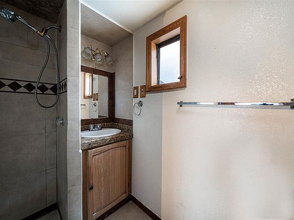 5th image of 2958 Parkway Dr