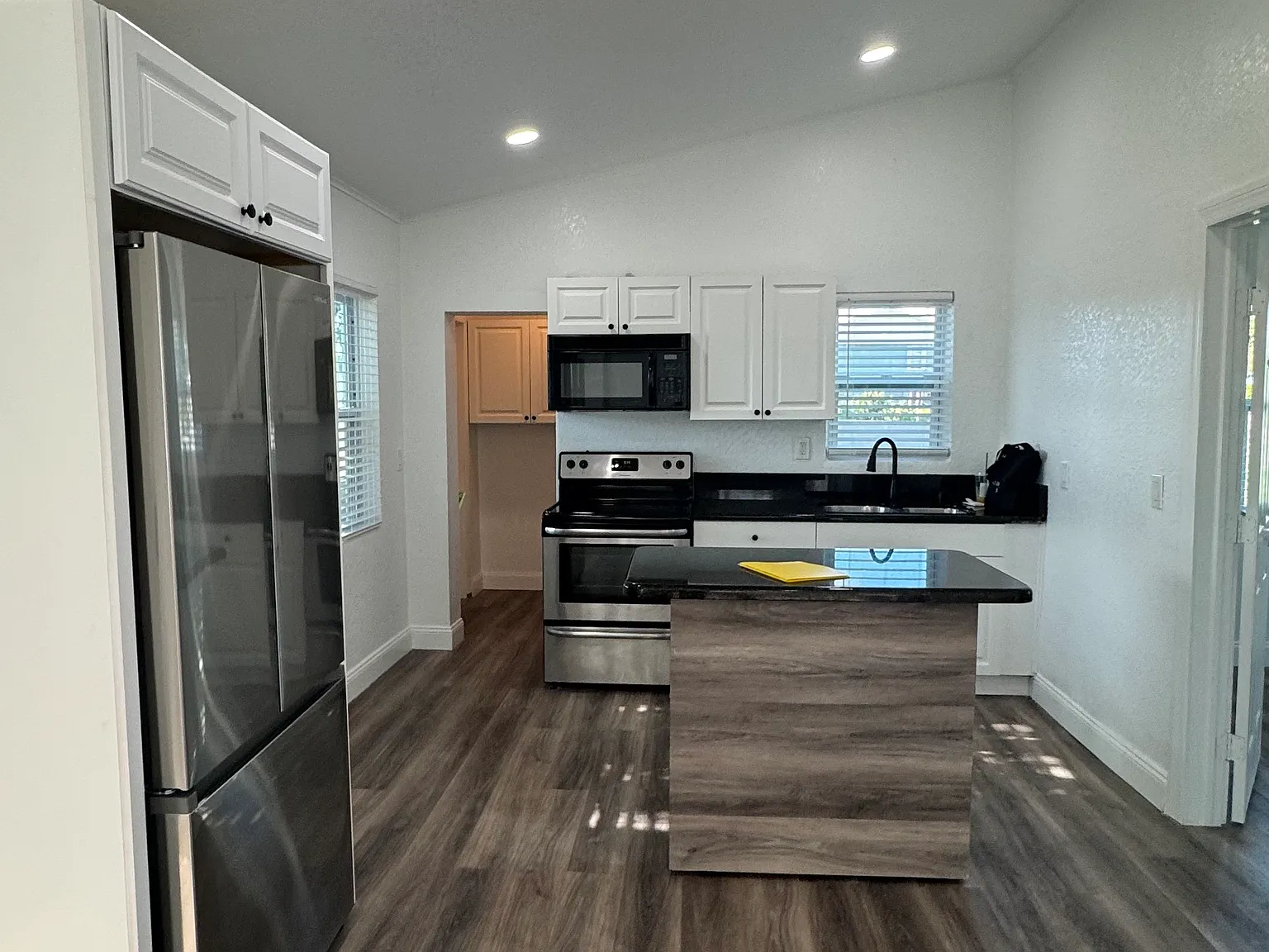 3 bed, 876 sqft, $2,000 — Photo 4