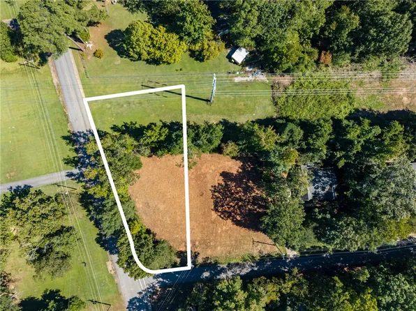101 Stardust Ln, Clemson, SC 29631