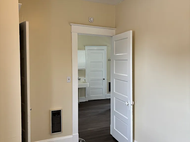 390 Madison Ave #3 — Photo 6