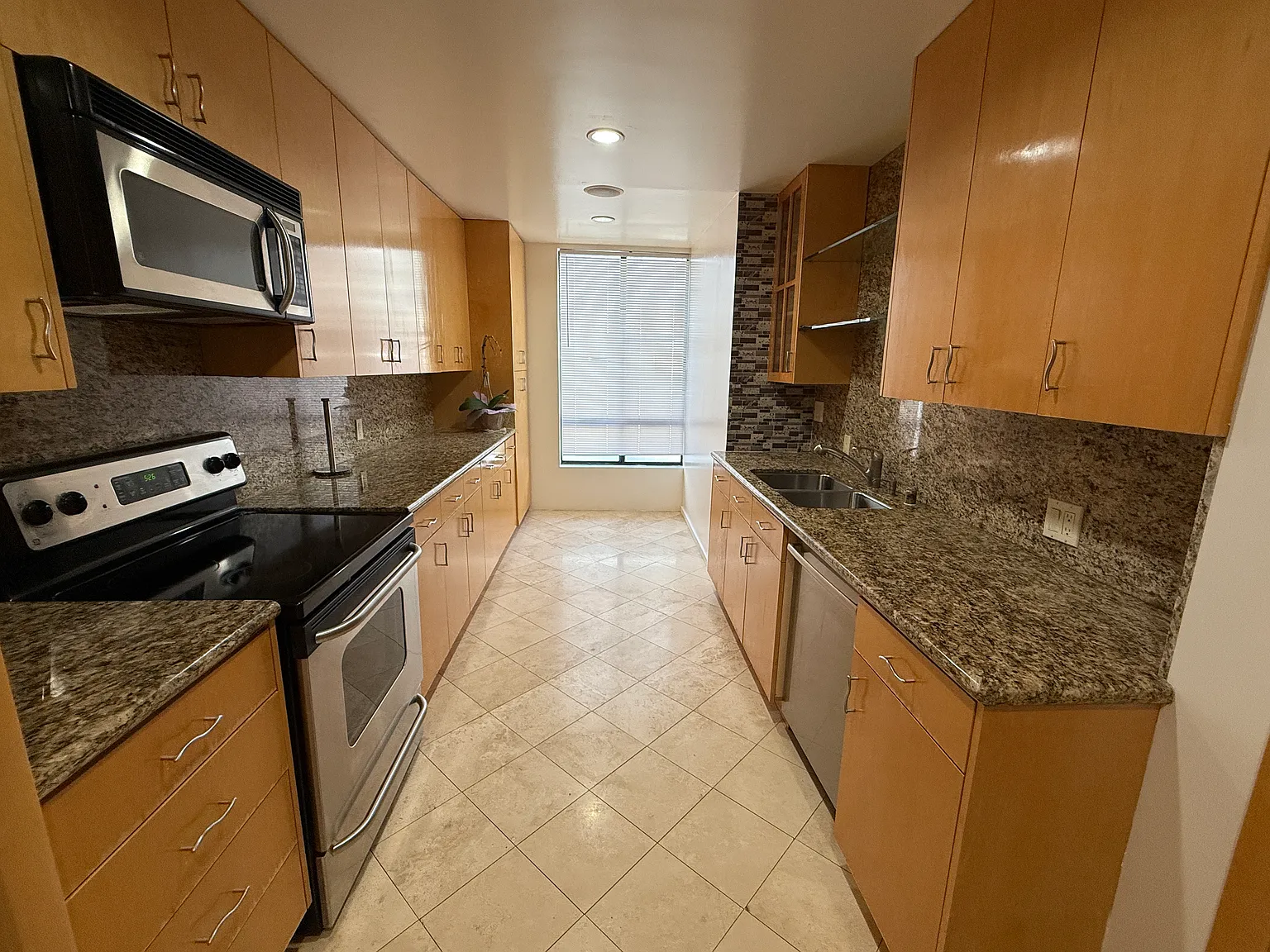 3 bed, 1865 sqft, $6,199 — Photo 2