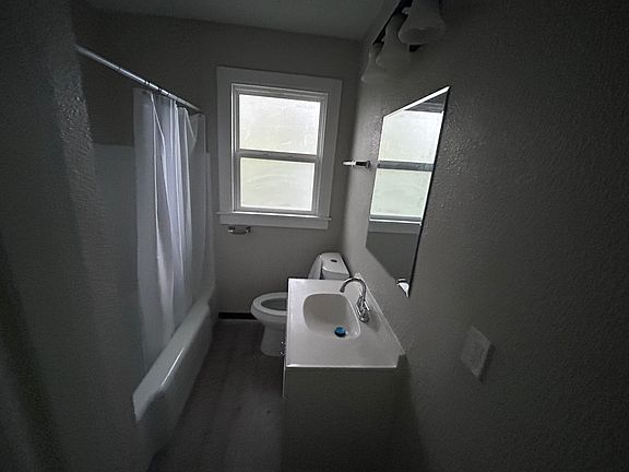 3rd image of 519 W 19th St #2