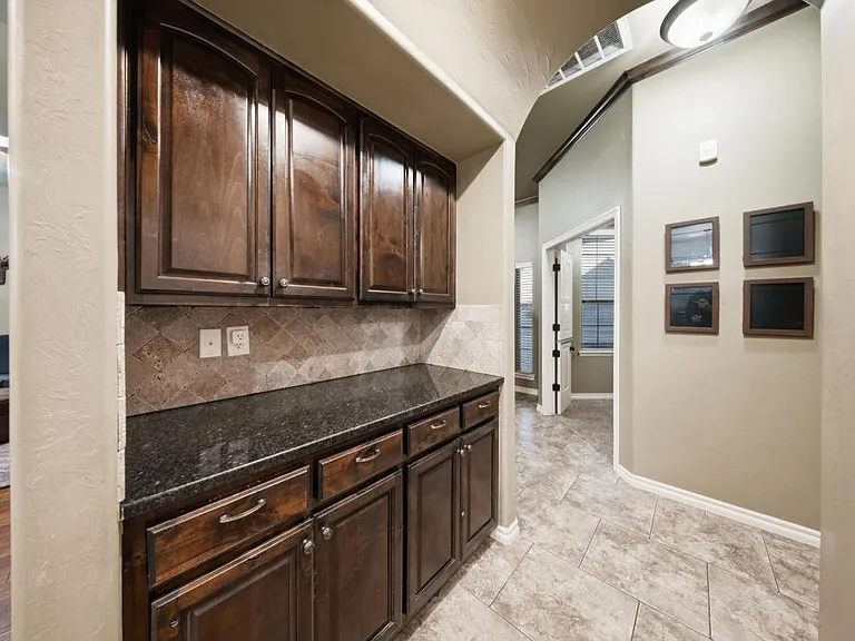 2425 Glenmere Dr — Photo 17