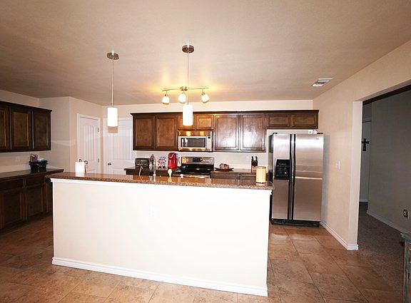 4th image of 8828 Rainbow Dr