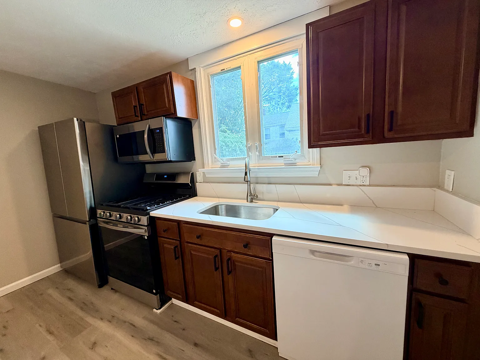 2 bed, $2,450 — Photo 2