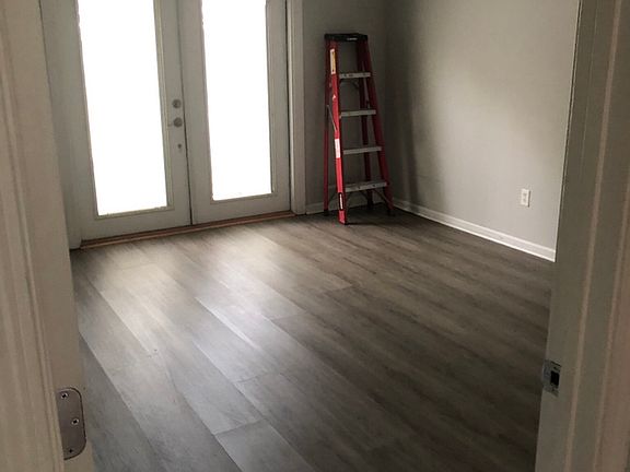 4th image of 2720 Lake Dr