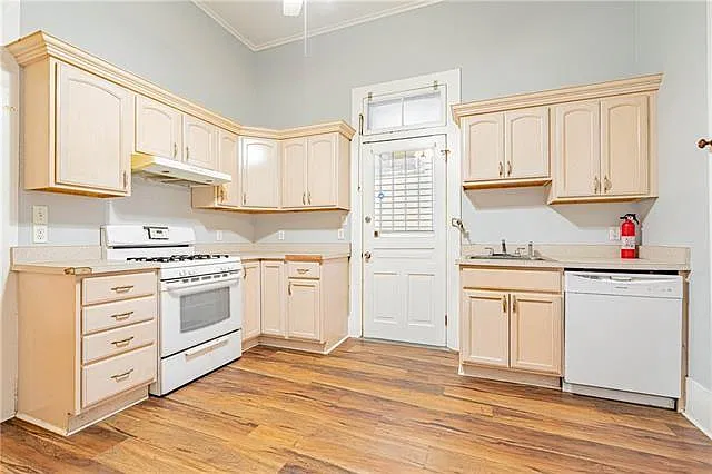 129 N Rendon St — Photo 8