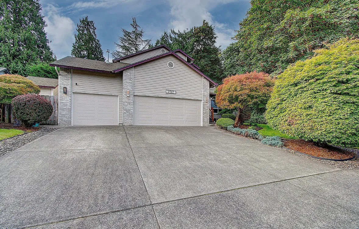4 bed, 2338 sqft, $3,200 — Photo 1