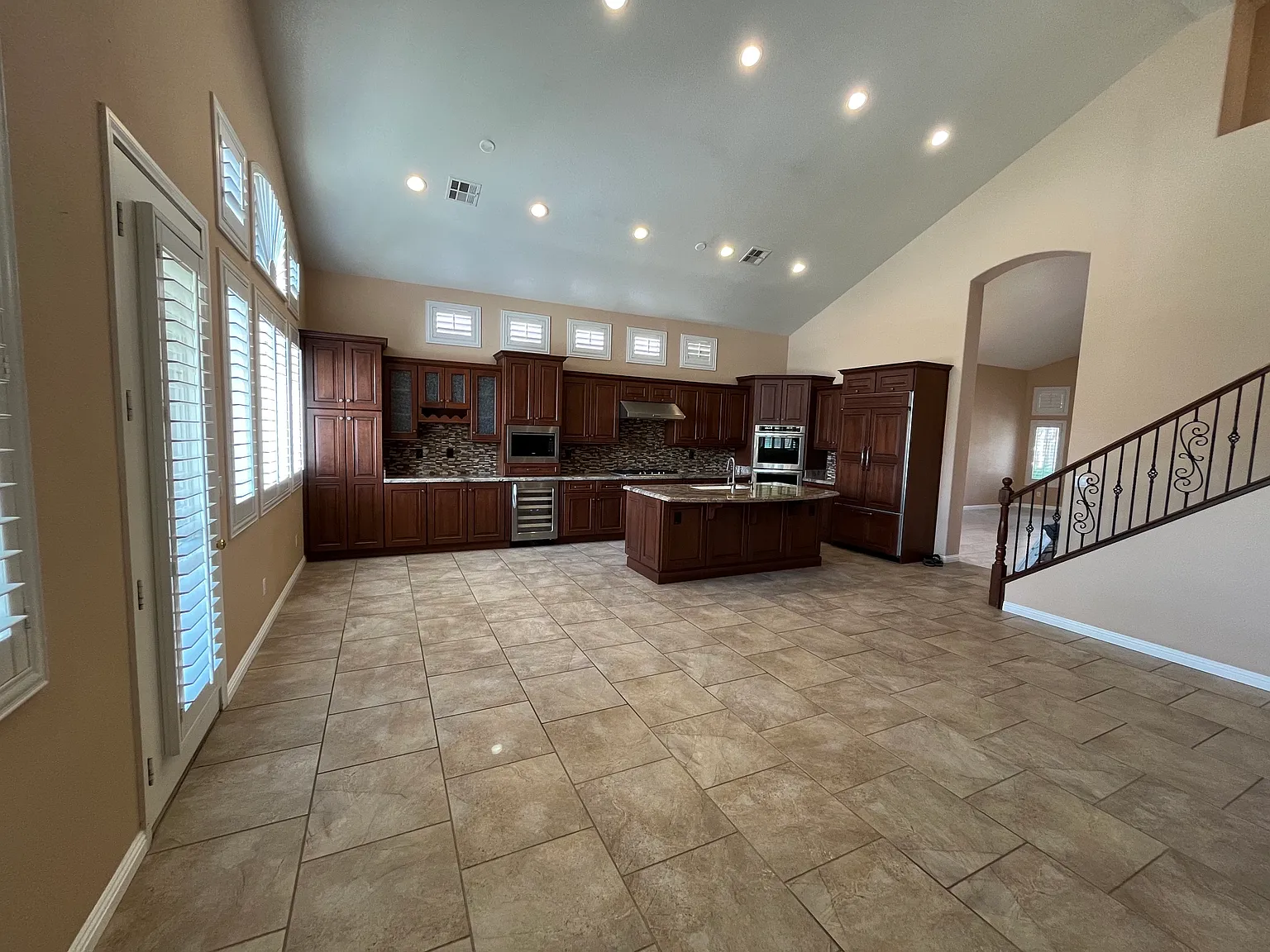 4 bed, 3.5 bath, 3027 sqft, $4,850 — Photo 2