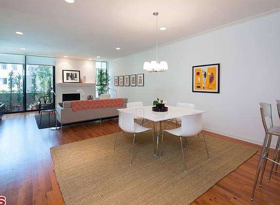 3rd image of 500 S Barrington Ave APT 3
