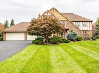 816 Garnsey Rd, Fairport, NY 14450
