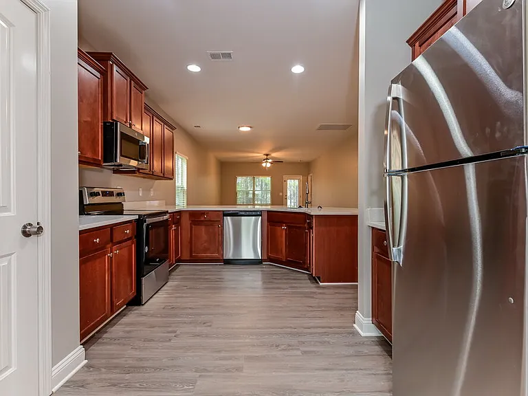 5084 Summerview Ln — Photo 5