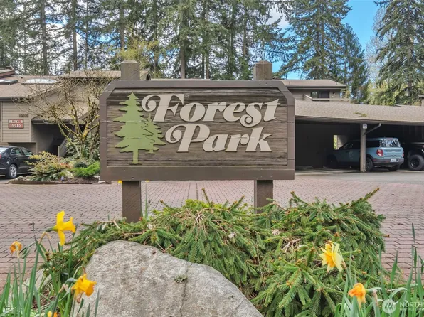 19115 Ballinger Way NE #102, Lake Forest Park, WA 98155