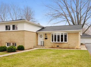 323 S Beverly Ln, Mount Prospect, IL