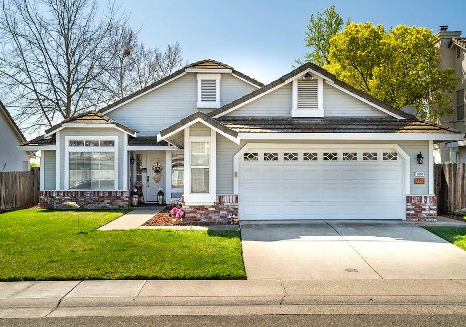 Beautiful Home In Sacramento!! — Photo 1