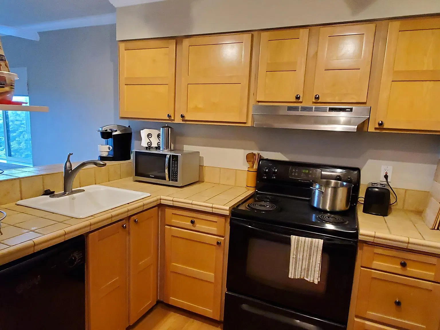 2 bed, 1.5 bath, 777 sqft, $2,100 — Photo 3