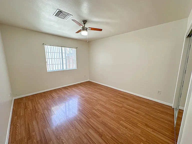7353 Yarmouth Ave — Photo 11