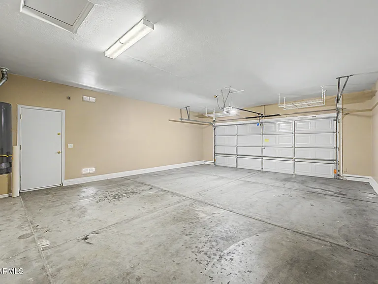 5329 W La Salle St — Photo 37