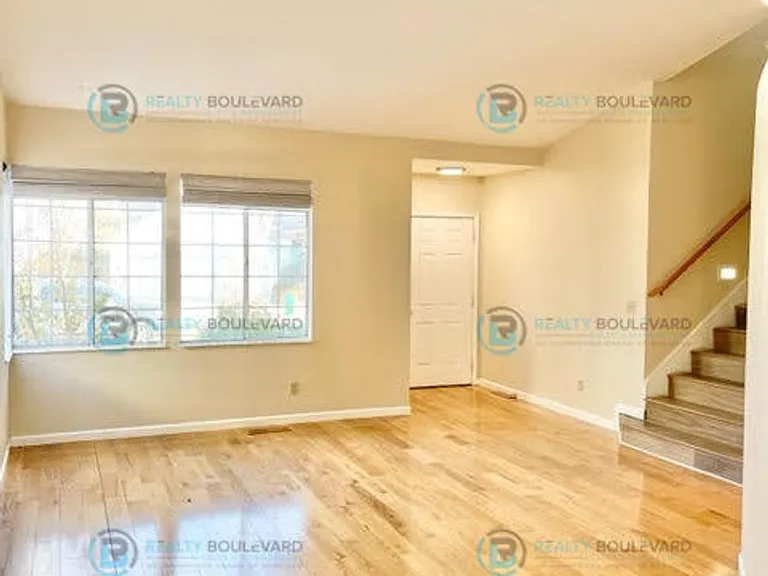 6073 Torrington Dr — Photo 4