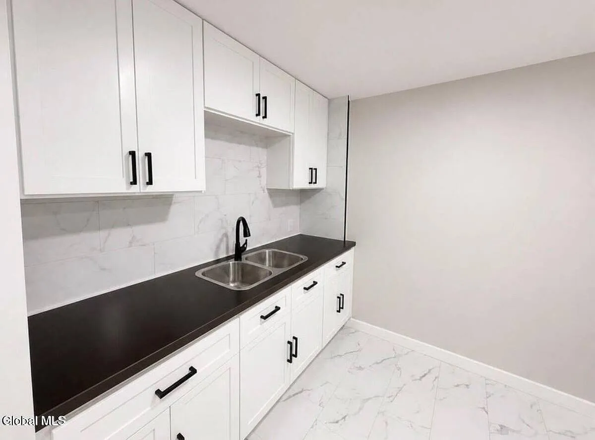 1 bed, 1.0 bath, 900 sqft, $1,350 — Photo 3
