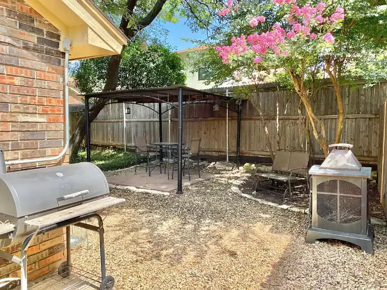 536 Essex Pl — Photo 15