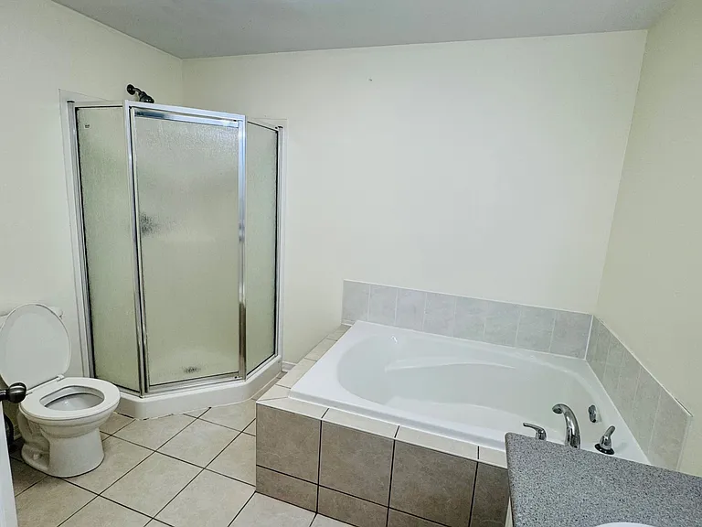 1069 Marconi Ave — Photo 16
