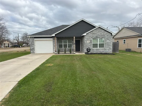 201 E 6th St, Mc Gregor, TX 76657