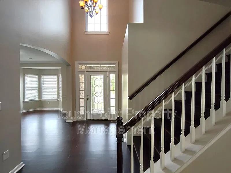 4 bed, 3.0 bath, 3136 sqft, $2,850 — Photo 2