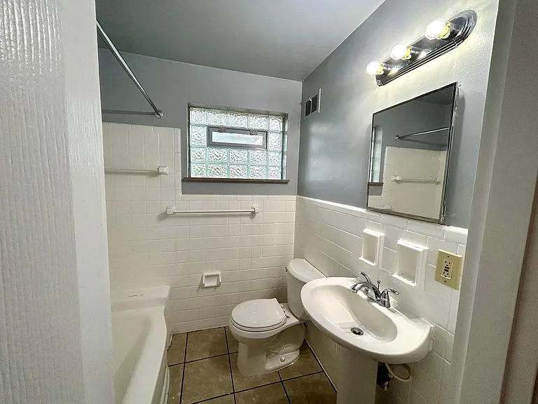 3918 N Clerose Cir #3 — Photo 8