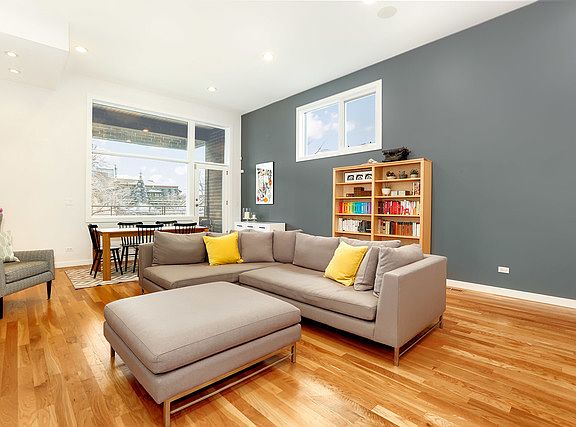 4th image of 833 N Hermitage Ave #3