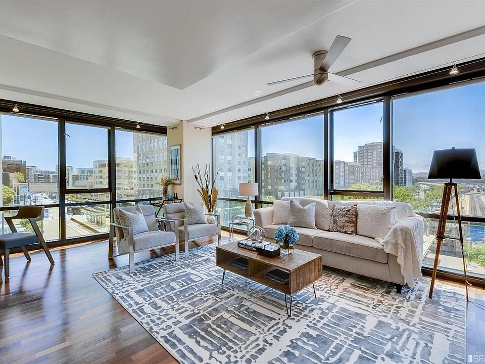 1st image of 260 King St Unit 457