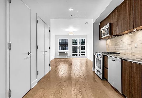 4th image of 527 51st Ave APT 3D
