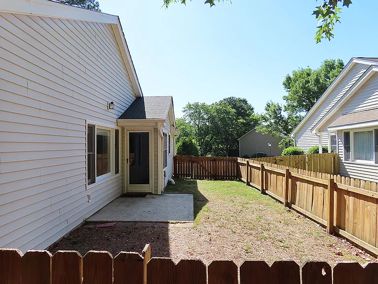 205 Standish Dr — Photo 9