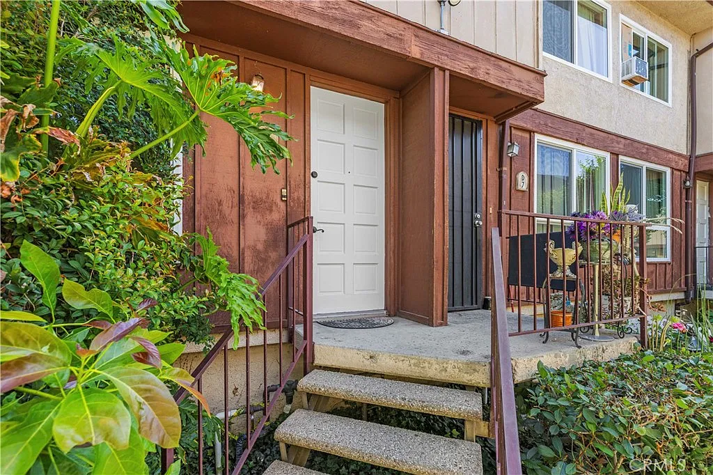 2 bed, 1.5 bath, 1062 sqft, $2,800 — Photo 2