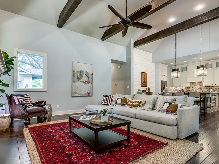 242 E Elmview Pl — Photo 4