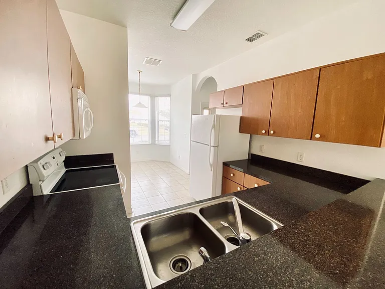 1194 S Beach Cir — Photo 4