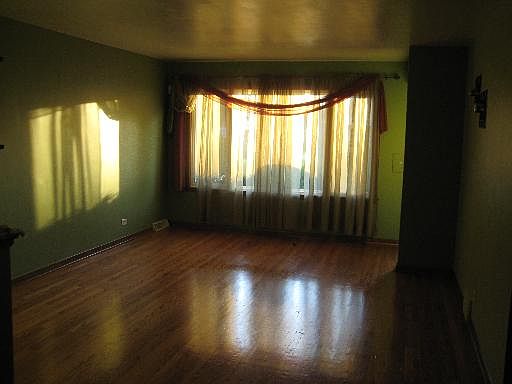 2nd image of 807 Cromwell Ave