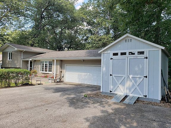3rd image of 173 Oakwood Dr