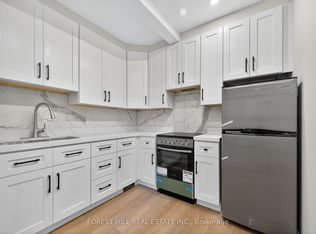 19 Candis Dr #B, Toronto, ON M3H5G3