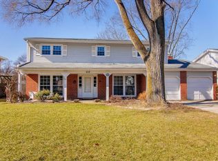 612 Myrtlewood Ln, Wheaton, IL 60187