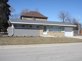 1047 Dell Rd, Northbrook, IL 60062