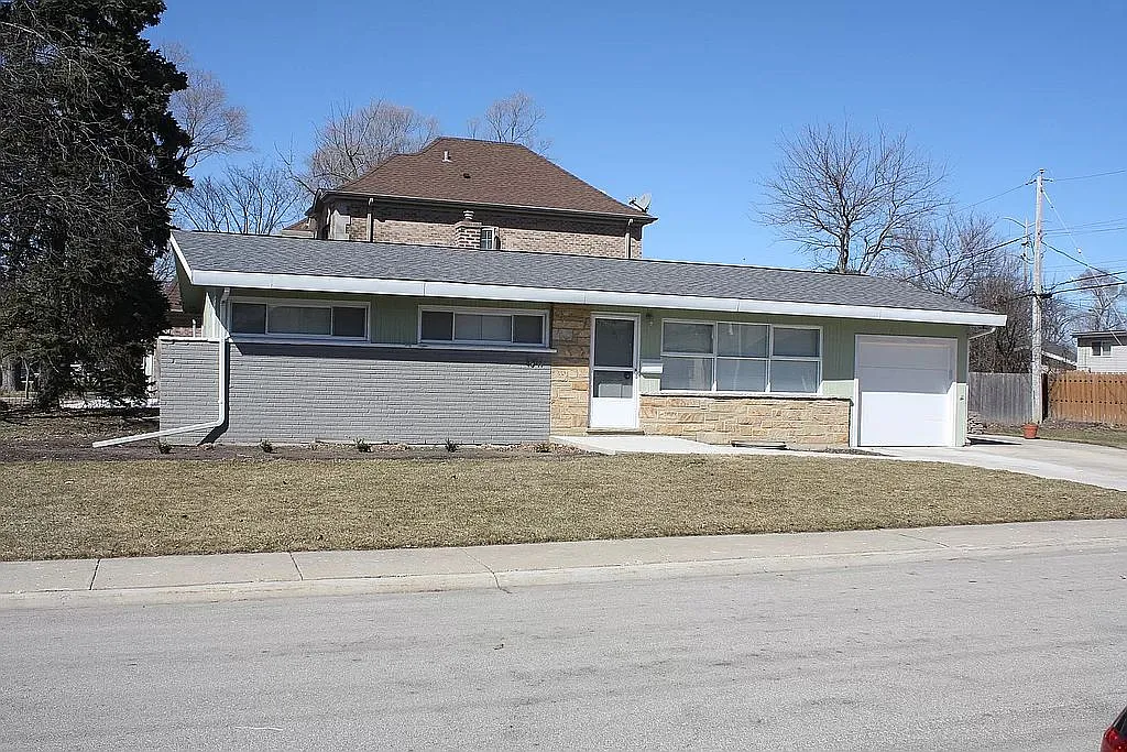 1047 Dell Rd photo 1