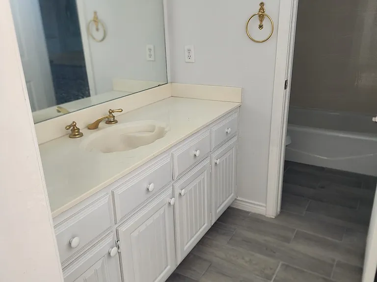 2318 Southbay Cir — Photo 3
